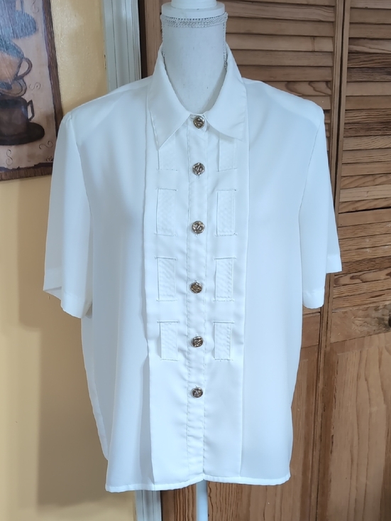 Kathy Che Tops - Vintage Kathy Che White Blouse Short Sleeves Gorgeous Gold Buttons 12 L